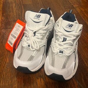 NWT- NB running shoes size 6.5 men’s- 8.5 women’s